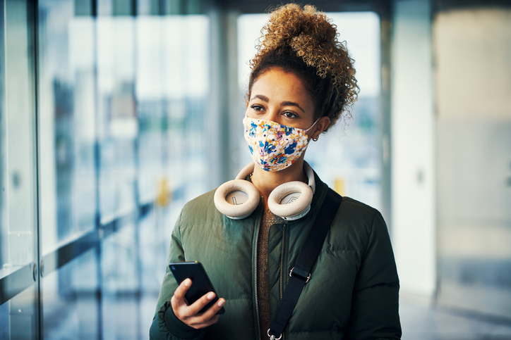 Woman wearing facemask