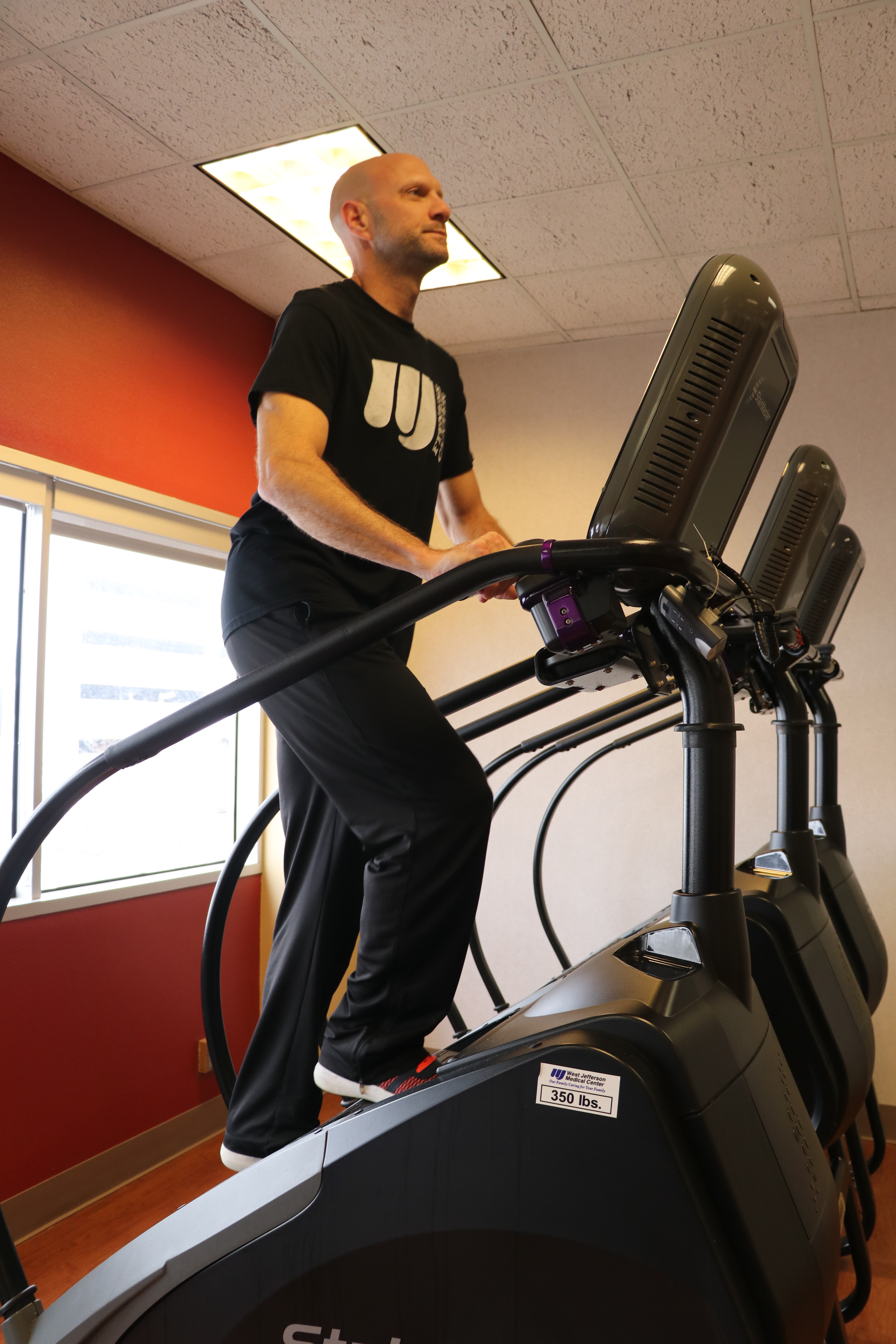 Man using stepmill