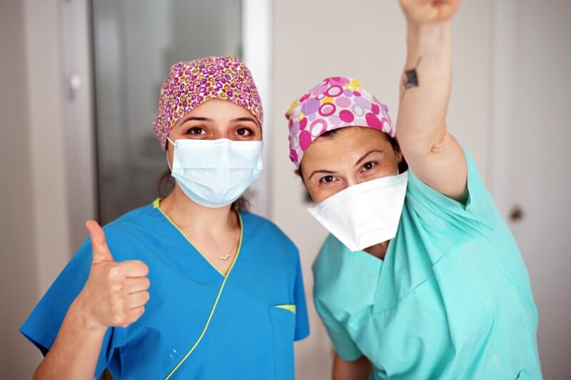 2 nurses wearing masks