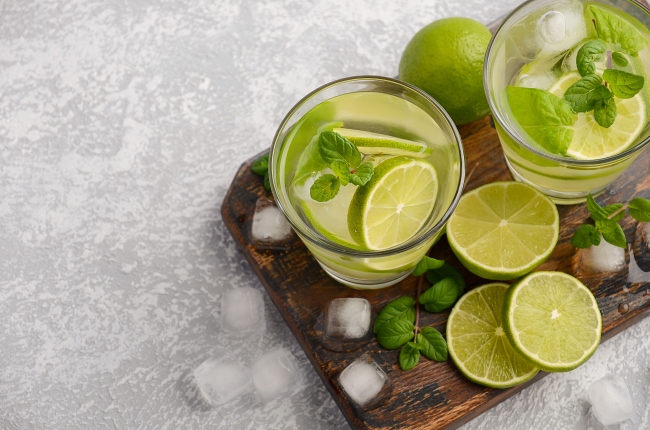 water with lime and mint