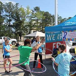 kids doing hula hoop